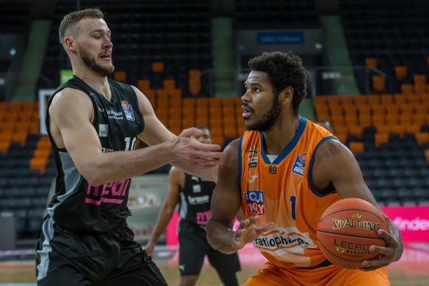 定表现进一 定表现进一